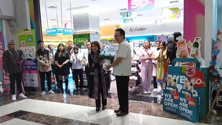 GRAND OPENING WATSONS : WATSONS DI JCM HADIRKAN PENGALAMAN BELANJA ONLINE PLUS OFFLINE