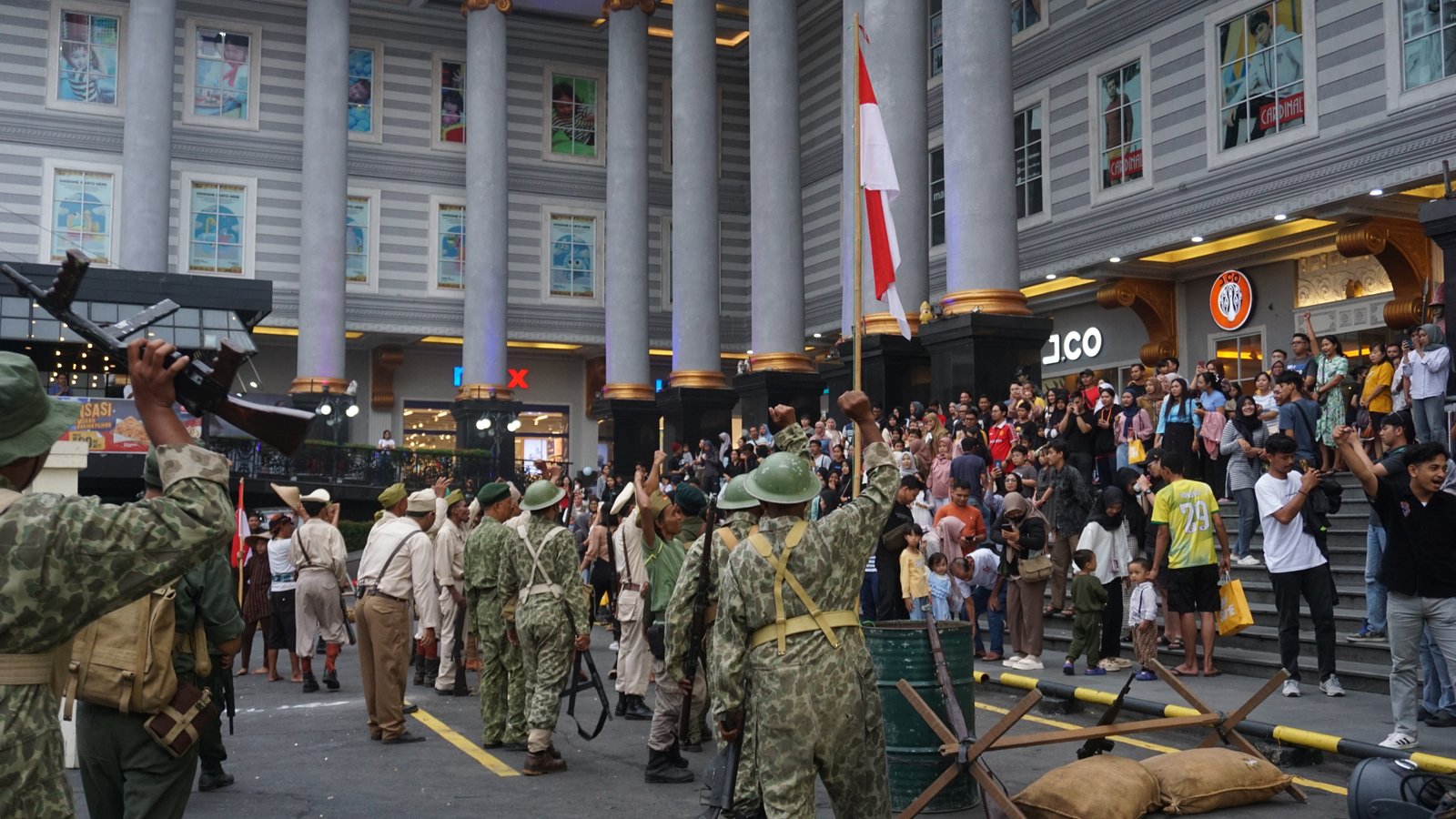 EVENT NOVEMBER 2024 : THEATRICAL KEPAHLAWANAN YOGYAKARTA MEWARNAI HARI PAHLAWAN DI JOGJA CITY  MALL