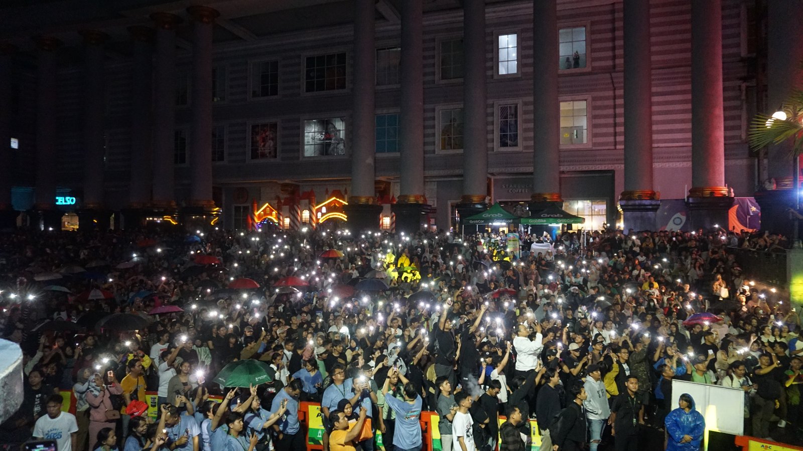  JOCYPHORIA #2 : JOCYPHORIA #2 NEW YEAR 2025 MENARIK ANTUSIAS PENONTON DI JOGJA CITY MALL