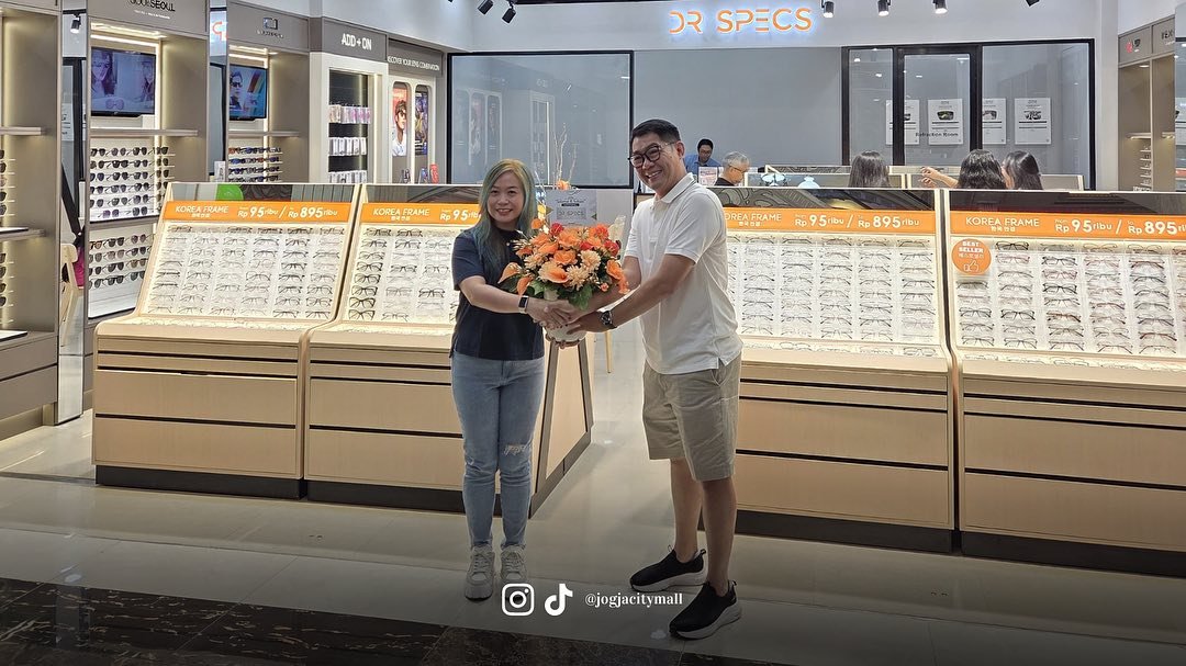 RE-OPENING : DR. SPECS