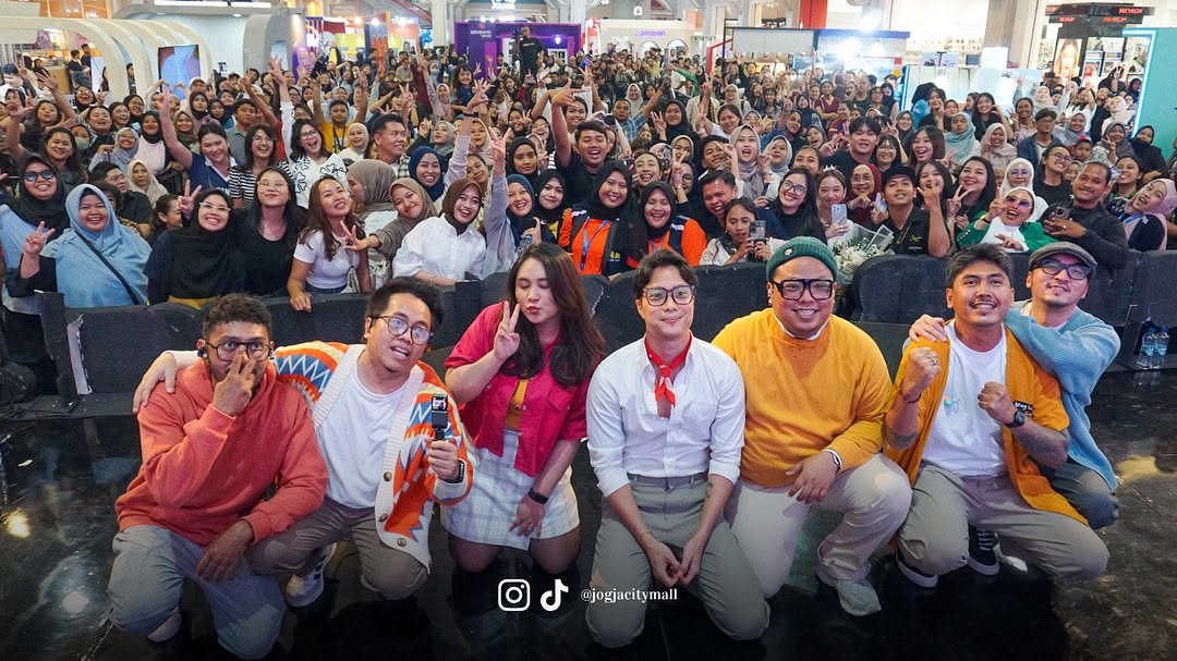 HARI KE - 2 TOKO CAT LANCAR DI JCM