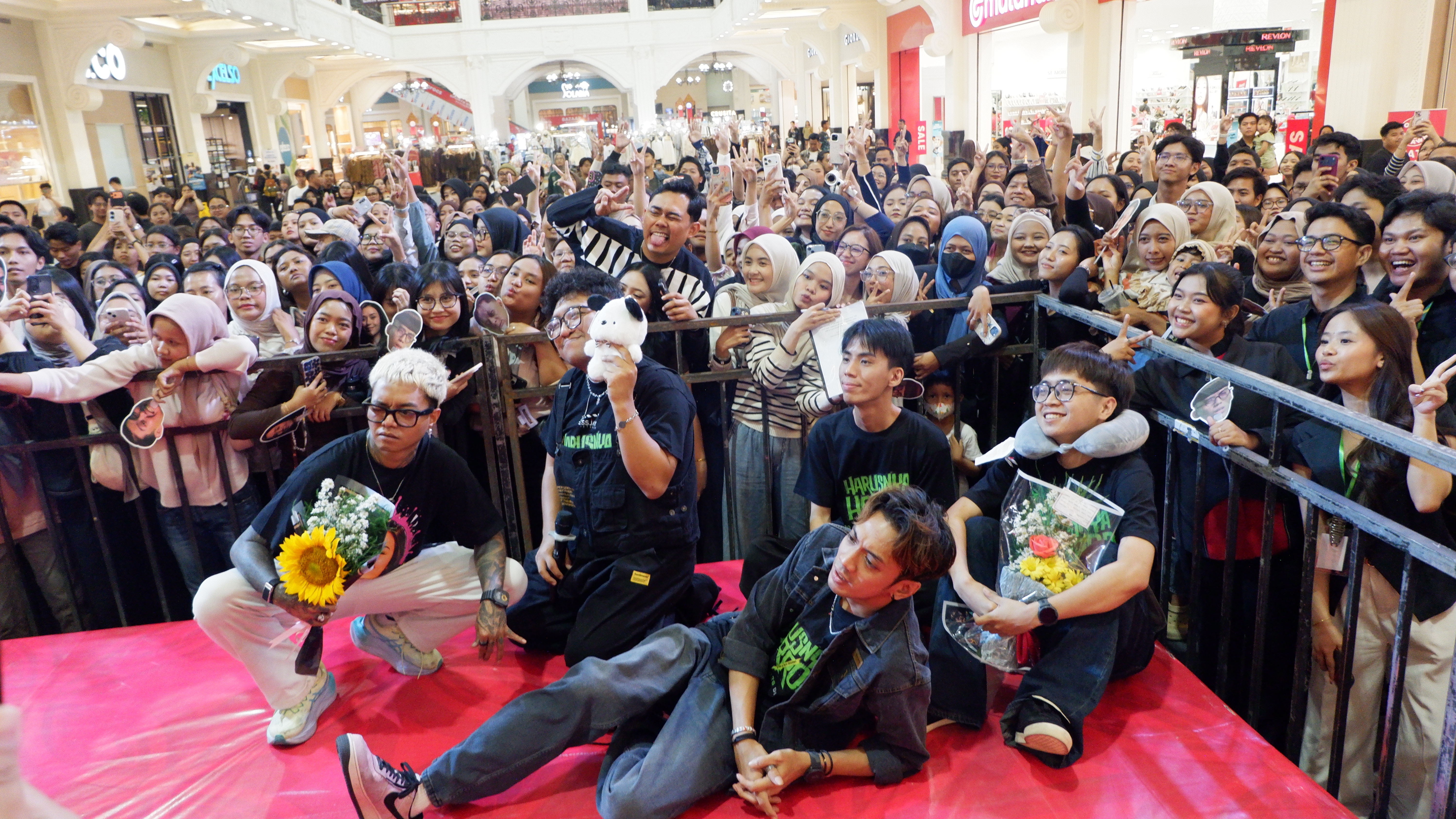 Reza Arap bersama The Side Brothers Sukses mencuri perhatian di Jogja City Mall!